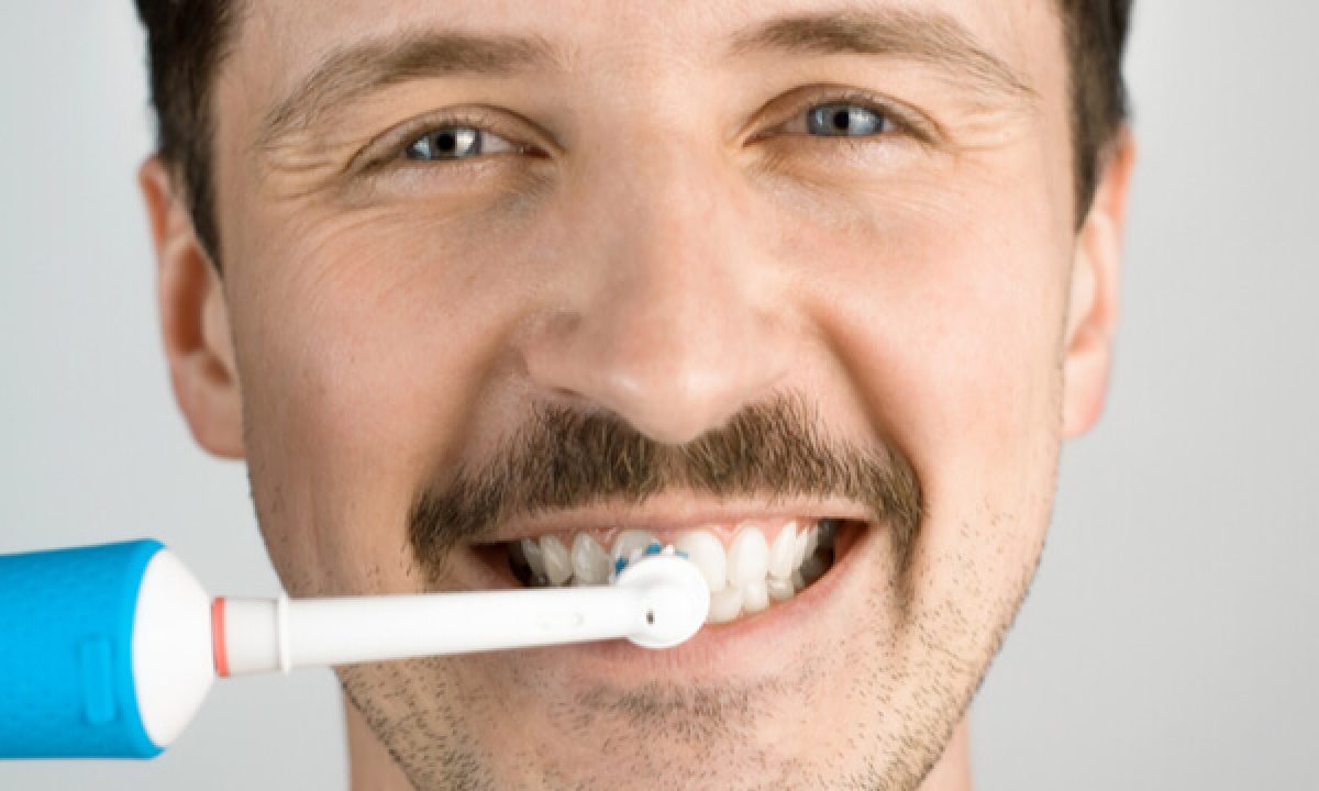 https://beyondinfinitydental.com.au/wp-content/uploads/2022/01/how-to-clean-an-electric-toothbrush-castle-hill-1200x720.jpg